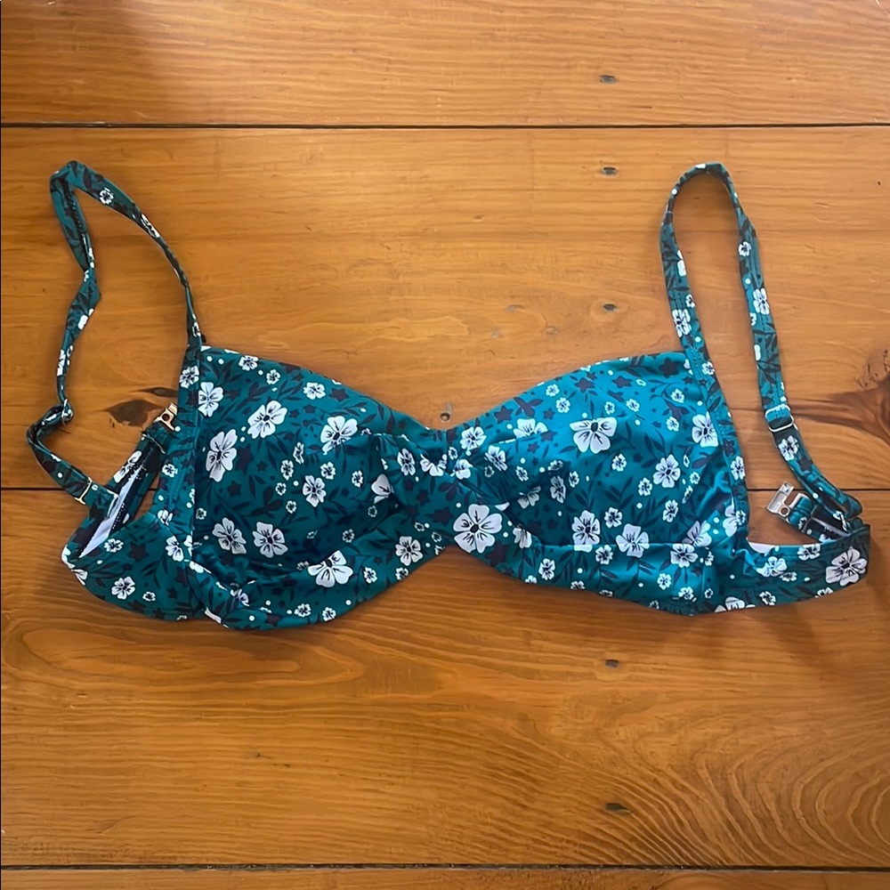 Green Floral Swim Bra with Adjustable Straps and Underwire Support